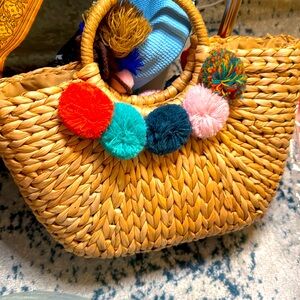 Straw Pom Pom Bag